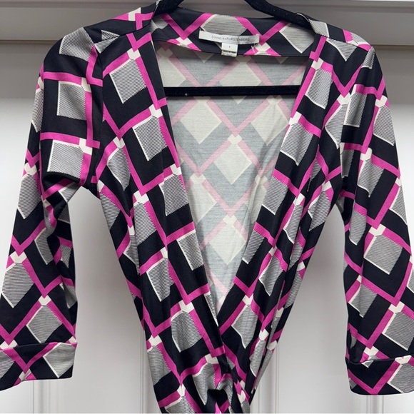 DVF Diane von Furstenberg New Julian Two Navy Pink Diamond Wrap Dress - Picture 7 of 15